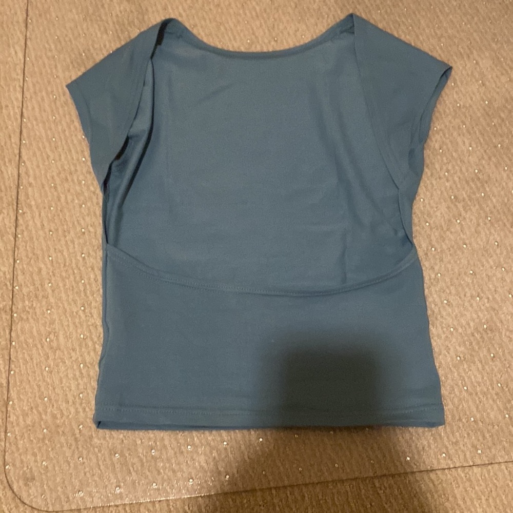Backless tee - Picture 2 of 2